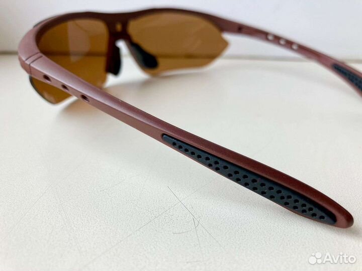 Коричневые спортивные солнцезащитные очки
