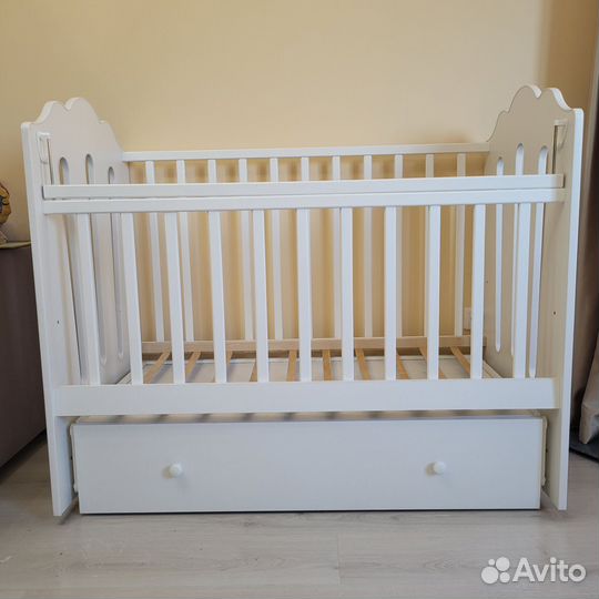 Детская кровать с маятником и ящиком