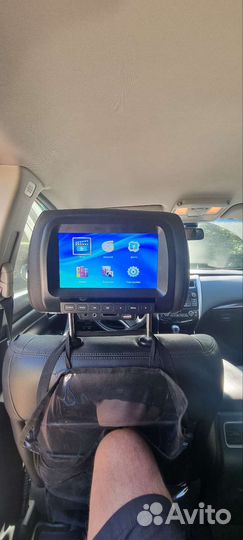 Подголовник с монитором