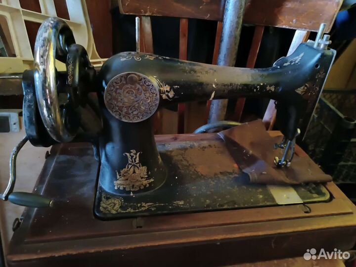 Швейная машина Zinger