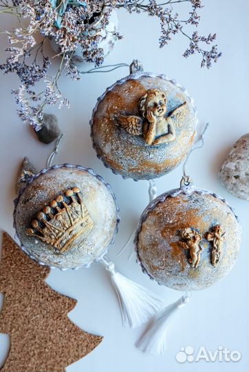 Новогодние елочные игрушки