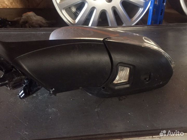 Зеркало левое на volvo s 60 2
