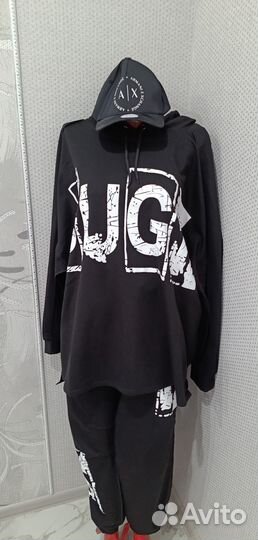 Женский спортивный костюм