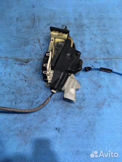 Замок двери передний правый мерседес 2047201835