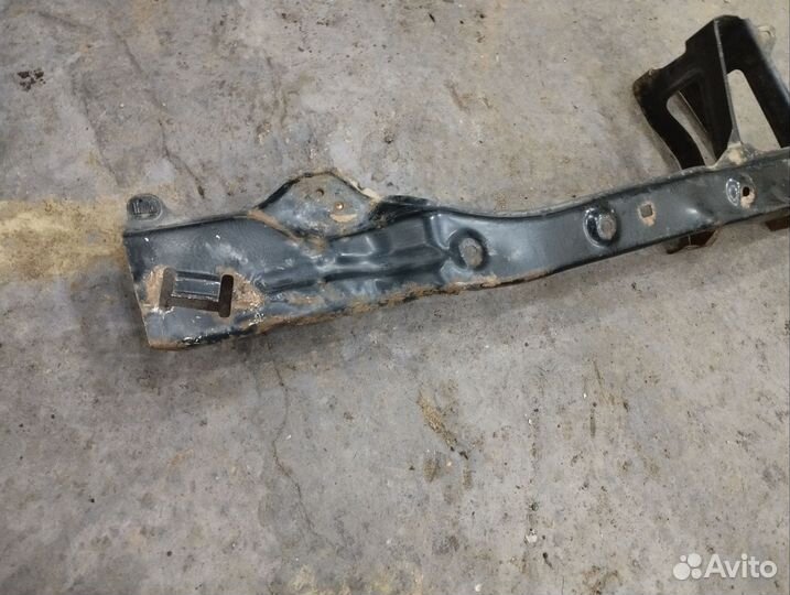 Усилитель переднего бампера Паджеро 4