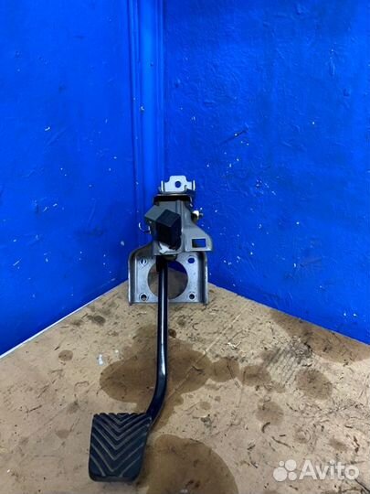 Педаль тормоза Hyundai Solaris хэтчбек G4FA 2011