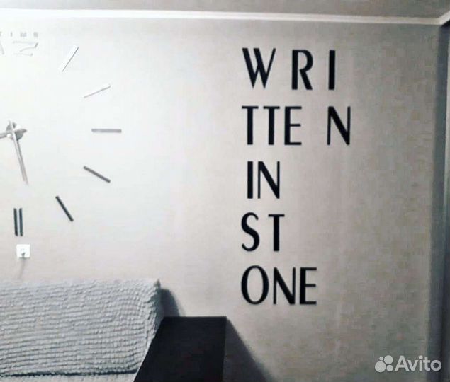 Наклейка на стену