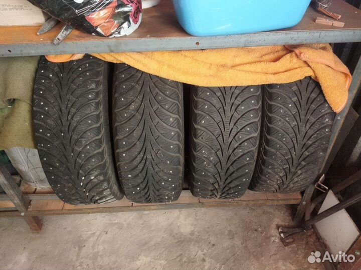 Sava Eskimo Stud 215/60 R16 99T