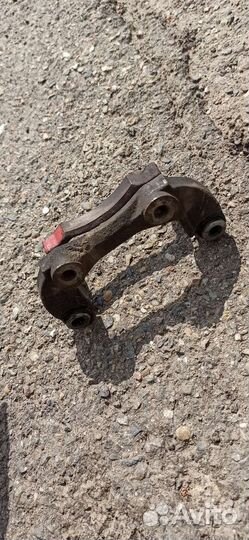 Скоба тормозного суппорта