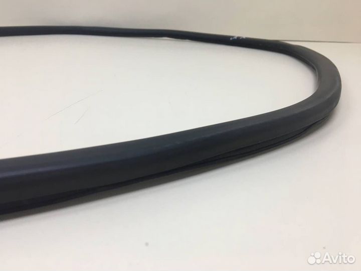 Уплотнитель проема двери задней левой Lexus RX 350