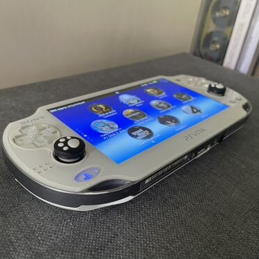 PS Vita Fat Wi-Fi + 3G (PCH-1100) 128gb