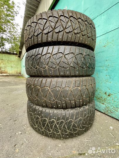 Goodyear Ultragrip 600 215/65 R16 98T