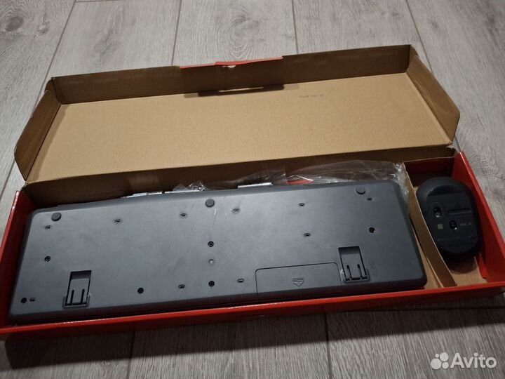 Клавиатура с мышкой беспроводная