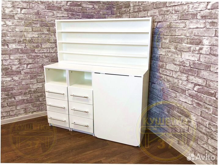 Маникюрный стол