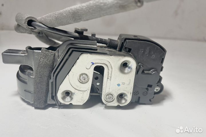 Замок задней правой двери Kia Sportage 3