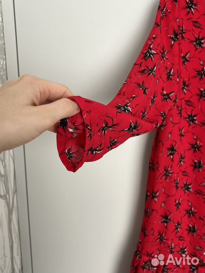 Красное нарядное платье