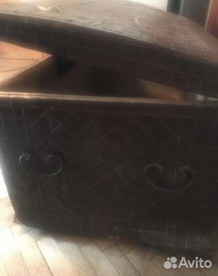 Сундук антикварный