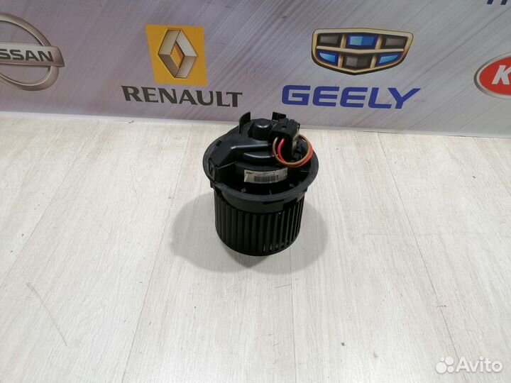 Вентилятор мотор печки отопителя Nissan almera G15