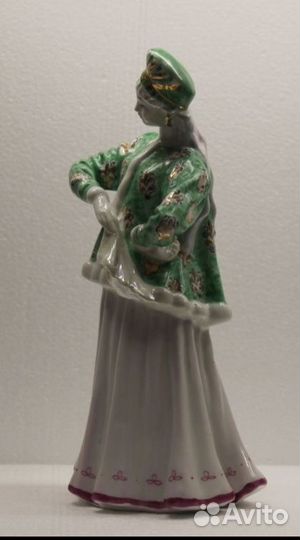 Фарфоровая статуэтка Лебедушка