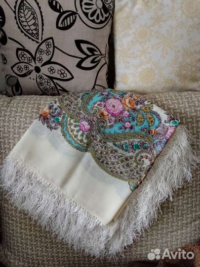 Павловопосадский шерстяной платок