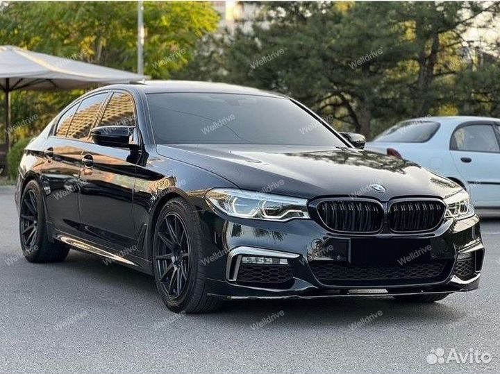Обвес BMW 5 G30 с решеткой радиатора и спойлером