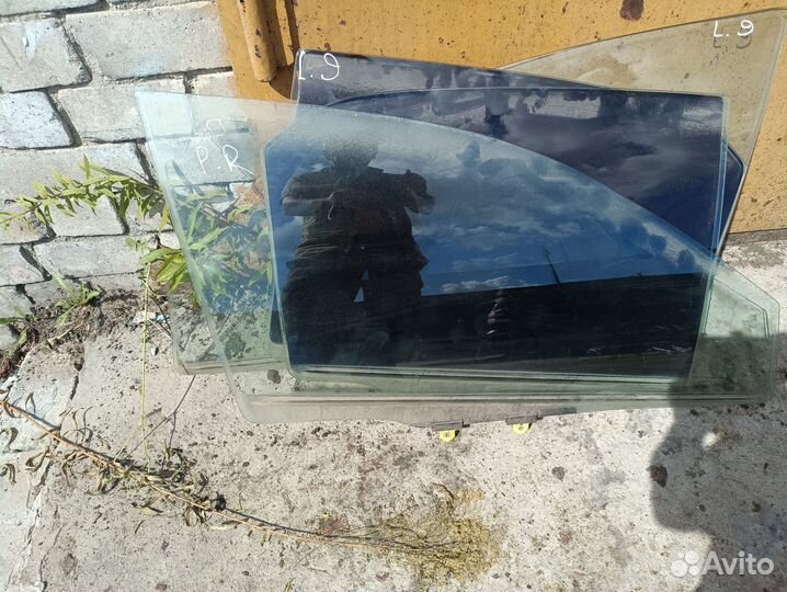 Стекло переднее правое Mitsubishi Lancer 9