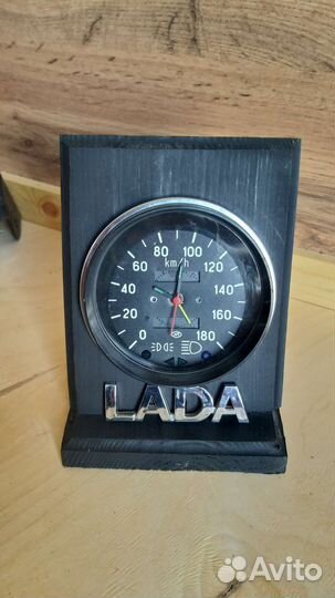 Часы настольные LADA