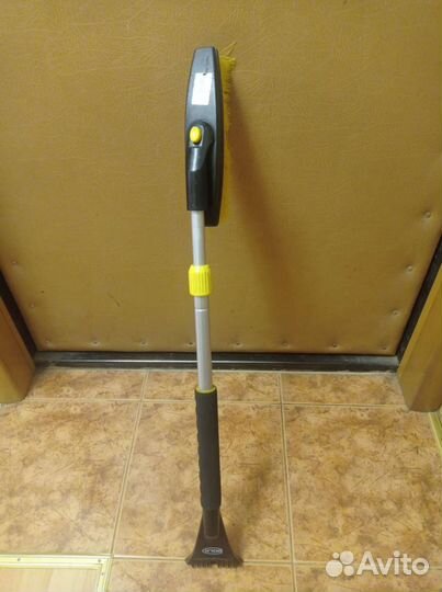 Щётка для чистки снега со скребком телескопическая