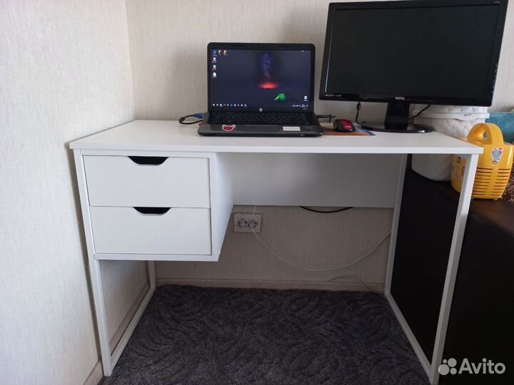 Письменный, компьютерный стол