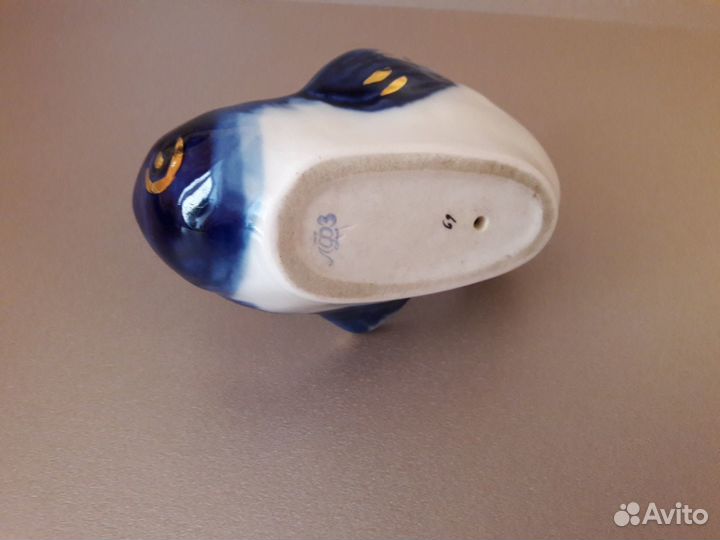 Фарфоровая статуэтка пепельница 