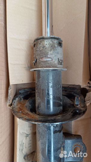 Амортизатор передний правый Киа Рио 3