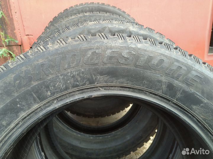 Bridgestone Blizzak Spike-01 225/60 R17