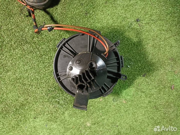 Моторчик отопителя Opel Zafira B компактвэн 1.8