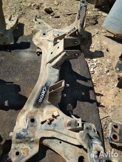 Подрамник передний Kia Spectra