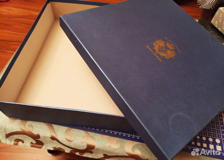 Подарочная коробка