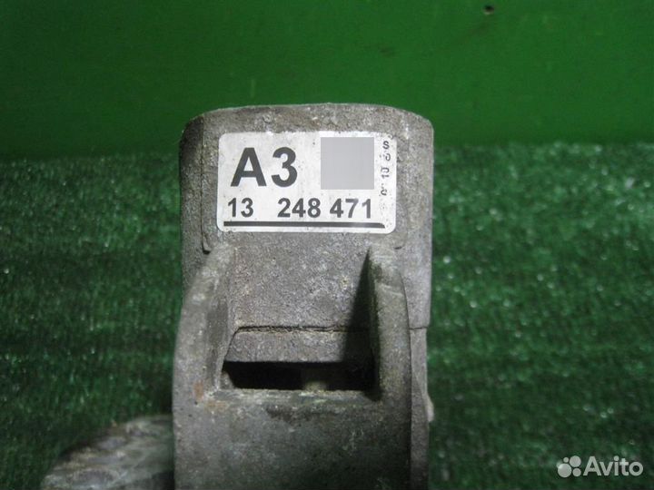 Опора (подушка) двигателя правая Opel Astra J 2010