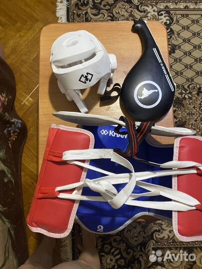 Защитный жилет, шлем, лапа для тхэквондо