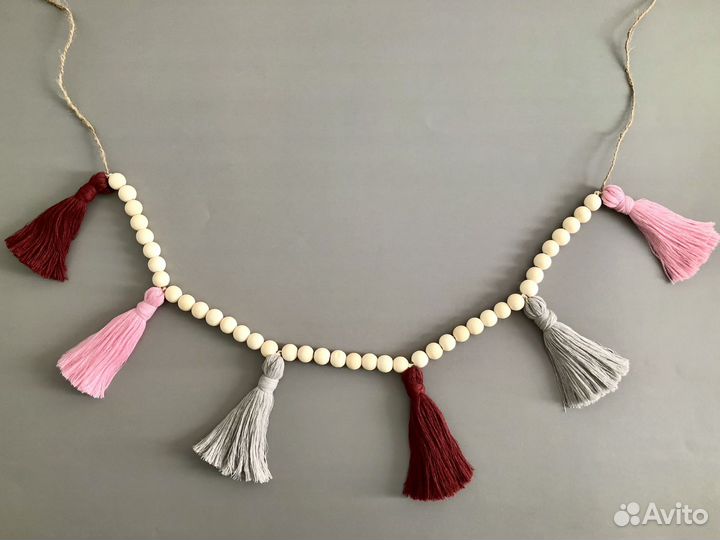 Гирлянда для детской из деревянных бусин