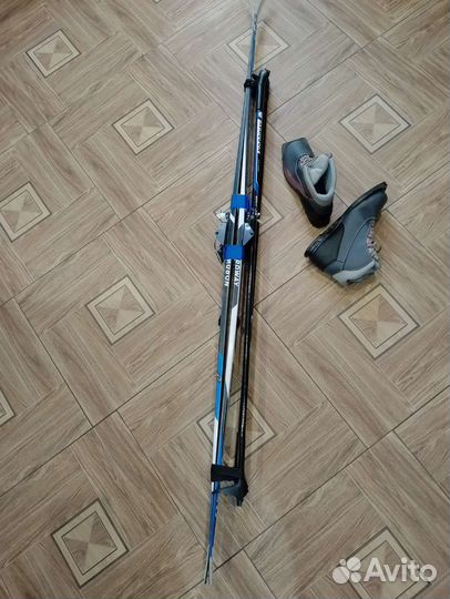 Лыжи и ботинки