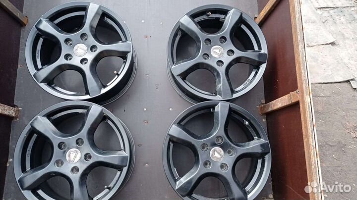 Комплект литых дисков r16