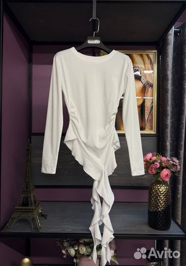 Трендовый лонгслив с рюшками