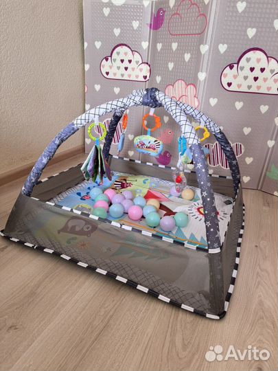 Детский развивающий коврик с игрушками