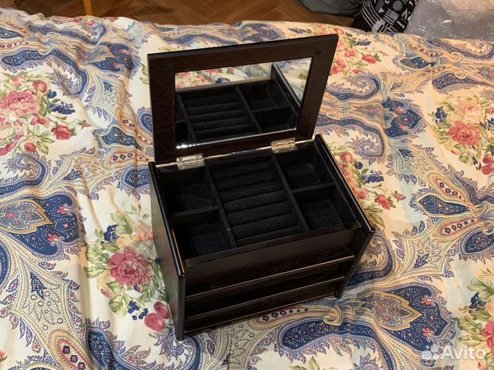 Шкатулка для ювелирных украшений