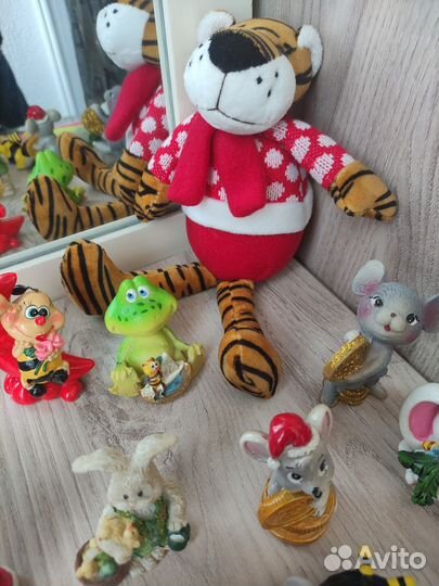 Фигурки, игрушки