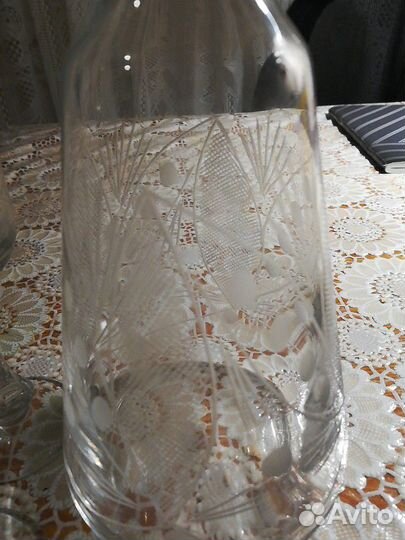 Графин, кувшин и стаканы