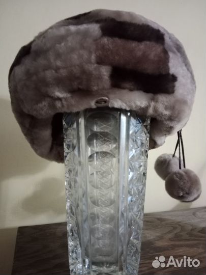 Берет женский зимний мутон