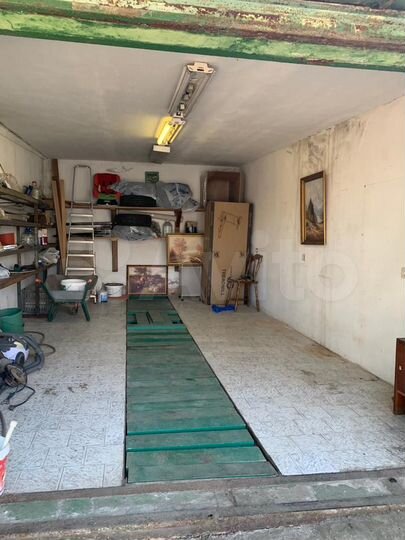 Гараж, > 30 м²