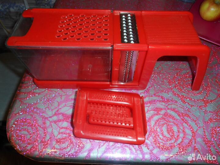 Тёрка, глиняный сервиз, лопатки и половники