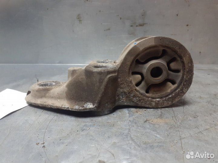 Сайлентблок задней балки левый Volkswagen Passat