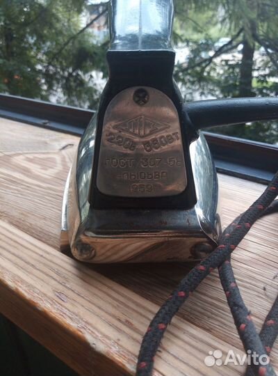 Старинный электрический утюг СССР